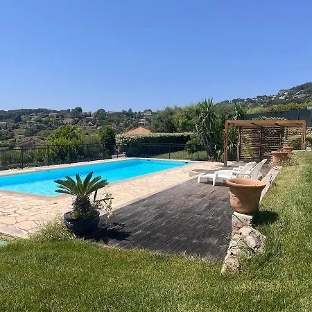 Vakantiehuis Le Paradis D *